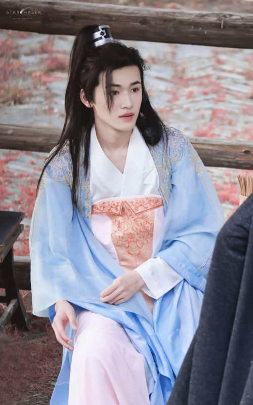 組圖 宋亞軒解鎖古風女裝造型 涂腮紅撐油紙傘畫風逗趣